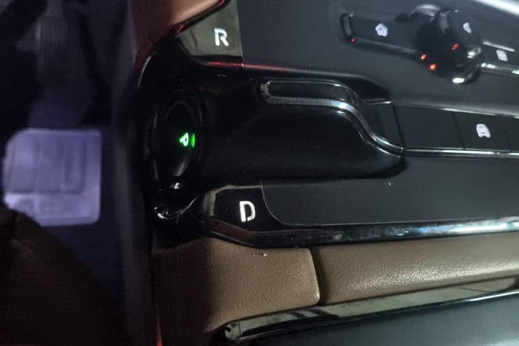 Used Nio ES6 2020 430 km Signature Edition Gear Lever
