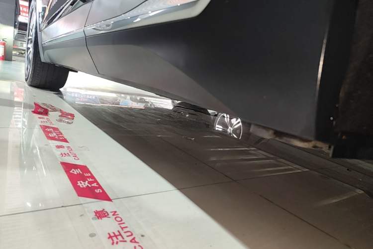 Used Nio ES6 2020 420 km Sport Edition Left Side Sill
