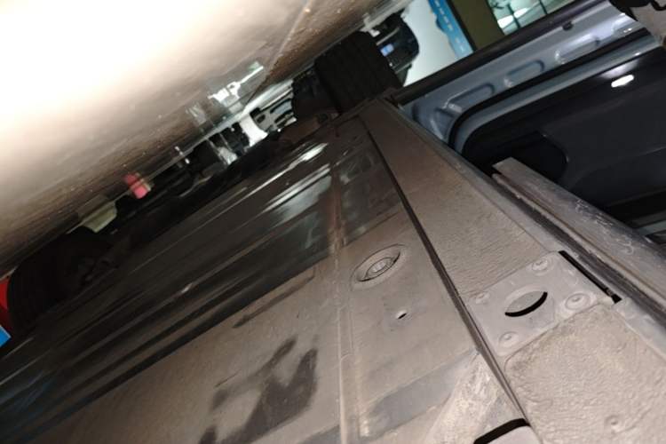 Used Nio ES6 2020 420 km Sport Edition Left Side Sill