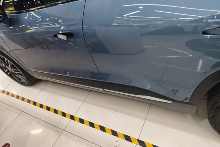 Used Nio ES6 2020 430 km Signature Edition Left Side Sill