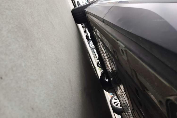 Used Nio ES6 2020 420 km Sport Edition Left Side Sill