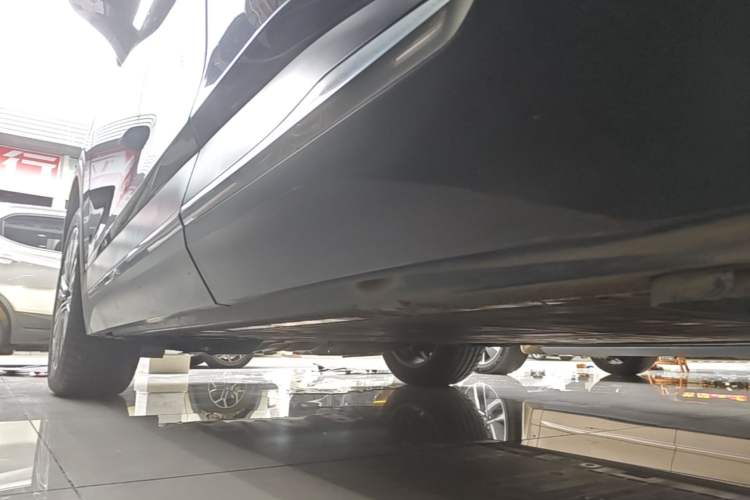 Used Nio ES6 2020 600 km Sport Edition Left Side Sill