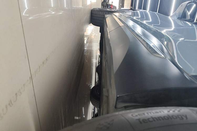 Used Nio ES6 2020 420 km Sport Edition Left Side Sill