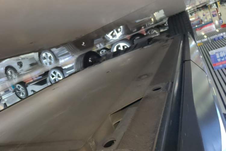 Used Nio ES6 2020 430 km Signature Edition Left Side Sill