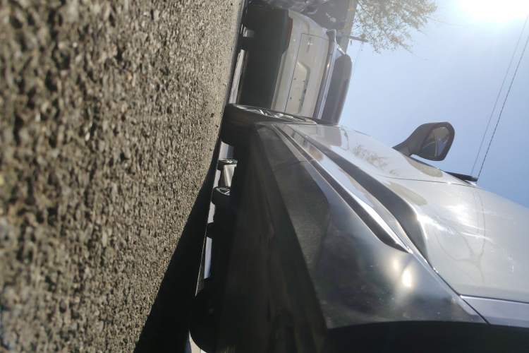 Used Nio ES6 2020 420 km Sport Edition Left Side Sill