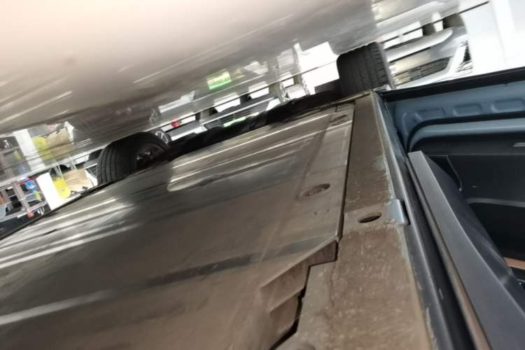 Used Nio ES6 2020 420 km Sport Edition Left Side Sill