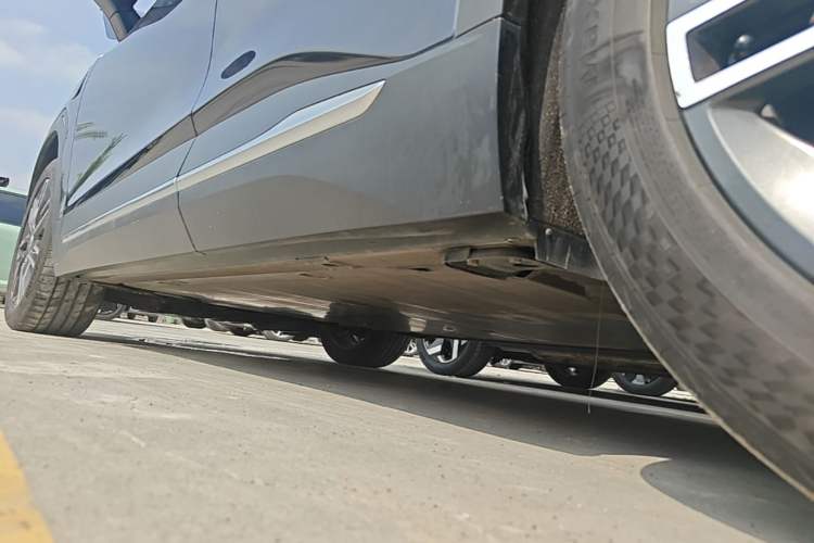 Used Nio ES6 2020 420 km Sport Edition Left Side Sill
