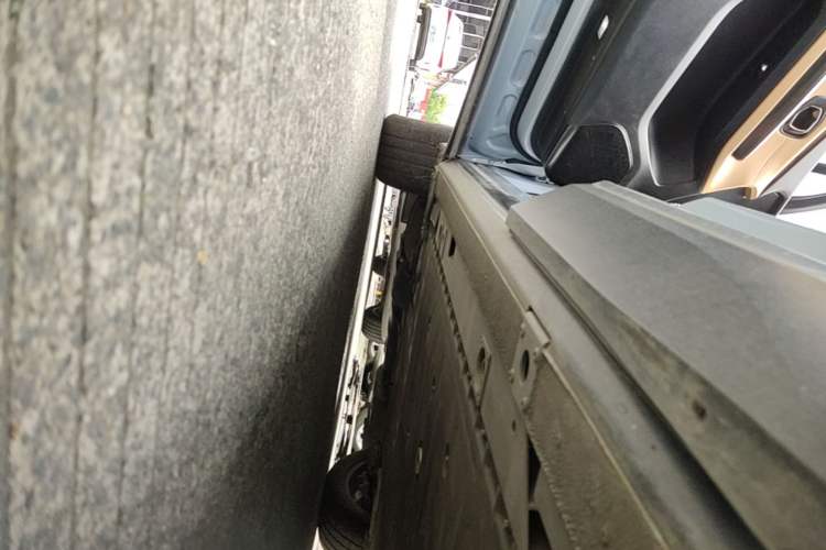 Used Nio ES6 2020 600 km Sport Edition Left Side Sill