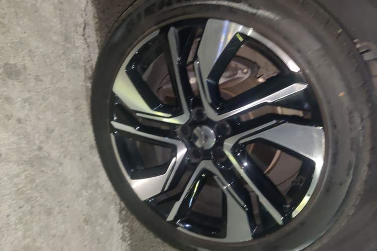 Used Nio ES6 2020 610 km Performance Version Right Front Wheel Hub