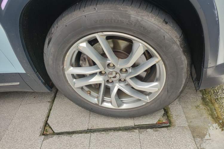 Used Nio ES6 2020 420 km Sport Edition Right Front Wheel Hub