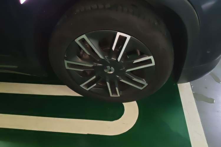 Used Nio ES6 2020 455KM Sport Edition Right Front Wheel Hub