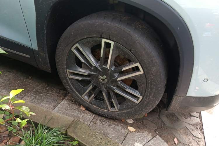 Used Nio ES6 2020 430KM Performance Version Right Front Wheel Hub