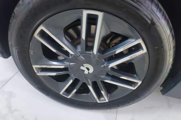 Used Nio ES6 2020 430 km Signature Edition Right Rear Wheel Hub