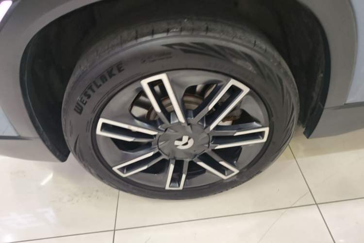 Used Nio ES6 2020 430 km Signature Edition Right Rear Wheel Hub