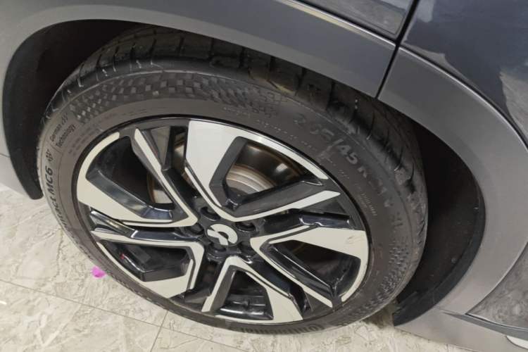 Used Nio ES6 2020 430 km Signature Edition Right Rear Wheel Hub