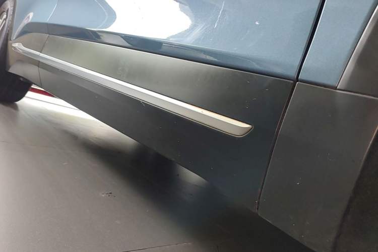 Used Nio ES6 2020 600 km Sport Edition Right Side Sill