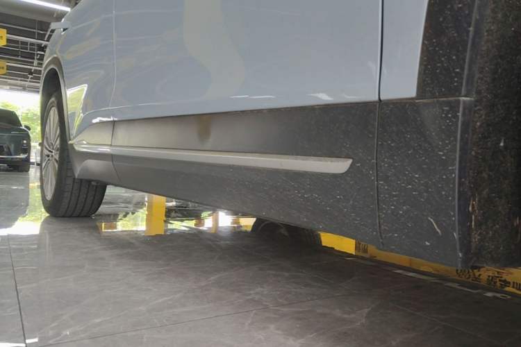 Used Nio ES6 2020 600 km Sport Edition Right Side Sill