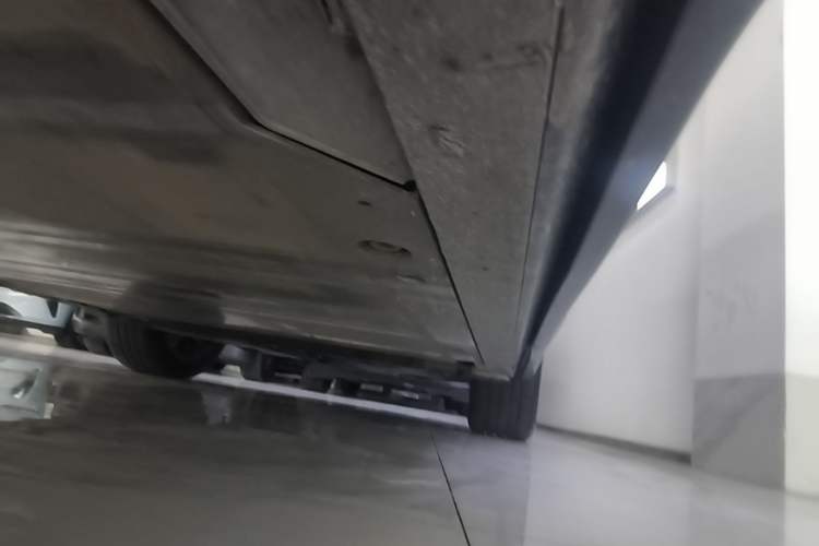 Used Nio ES6 2020 430 km Signature Edition Right Side Sill