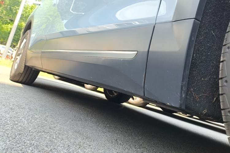 Used Nio ES6 2020 420 km Sport Edition Right Side Sill