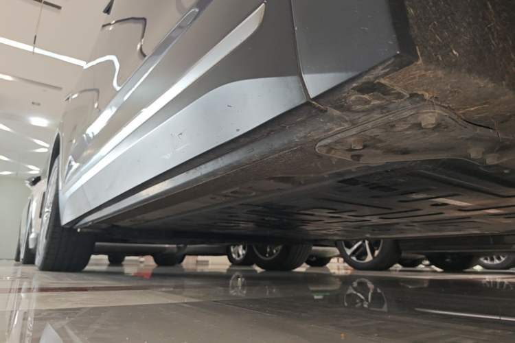 Used Nio ES6 2020 610 km Performance Version Right Side Sill