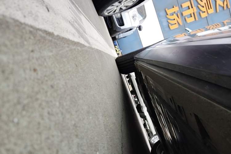 Used Nio ES6 2020 420 km Sport Edition Right Side Sill