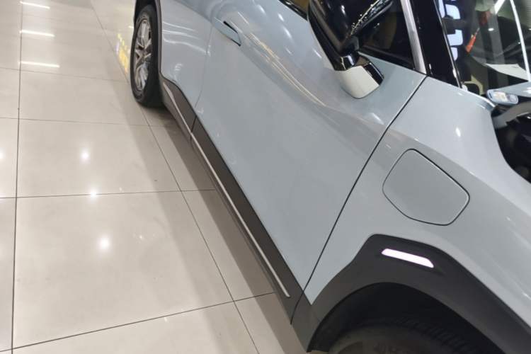 Used Nio ES6 2020 420 km Sport Edition Right Side Sill