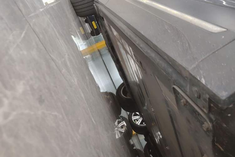 Used Nio ES6 2020 420 km Sport Edition Right Side Sill