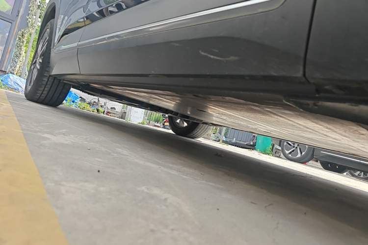 Used Nio ES6 2020 420 km Sport Edition Right Side Sill