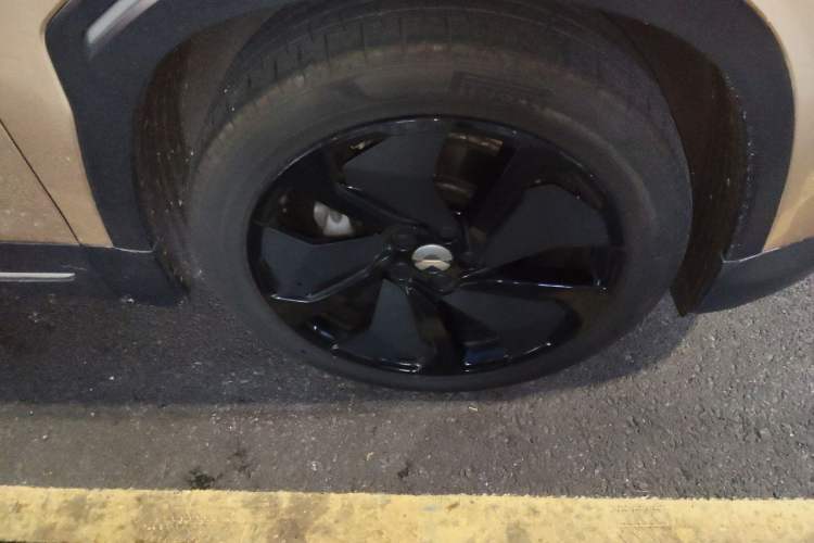 Used Nio ES6 2020 430KM Performance Version Right Front Wheel Hub