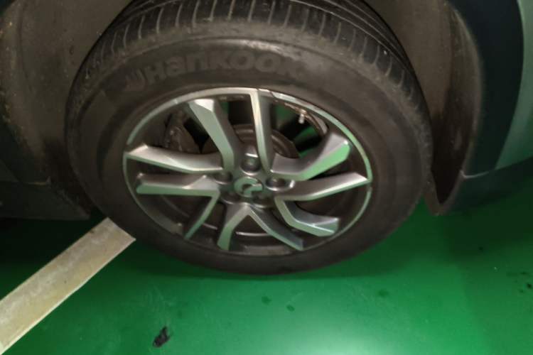 Used Nio ES6 2020 600 km Sport Edition Right Front Wheel Hub