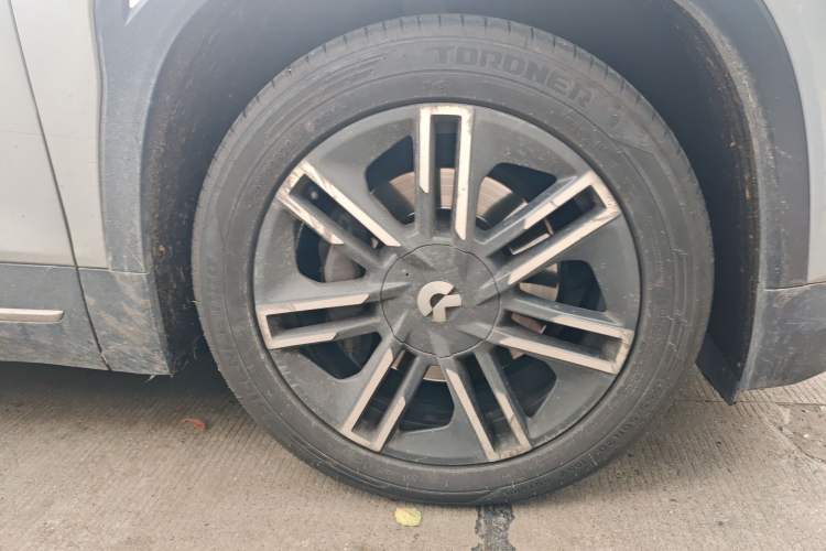 Used Nio ES6 2020 420 km Sport Edition Right Front Wheel Hub