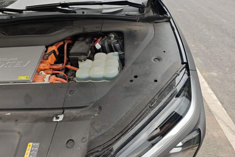 Used Nio ES6 2020 430 km Signature Edition Engine Bay Left
