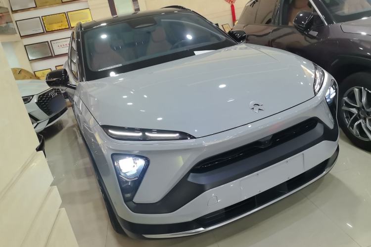 Used Nio ES6 2020 420 km Sport Edition Front Right 45 Deg