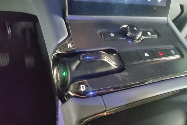 Used Nio ES6 2020 430 km Signature Edition Gear Lever
