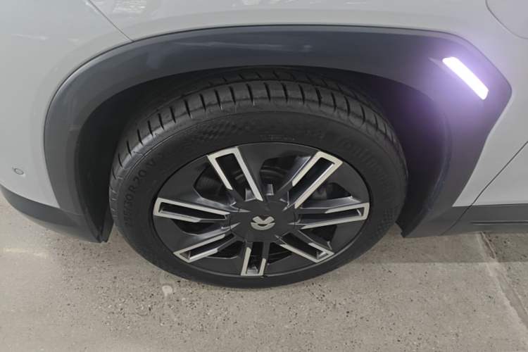 Used Nio ES6 2020 420 km Sport Edition Left Front Wheel Hub