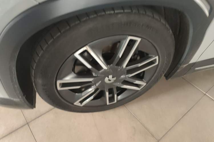 Used Nio ES6 2020 430 km Signature Edition Left Front Wheel Hub