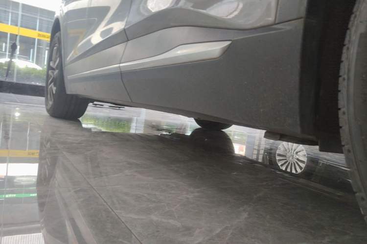 Used Nio ES6 2020 420 km Sport Edition Left Side Sill