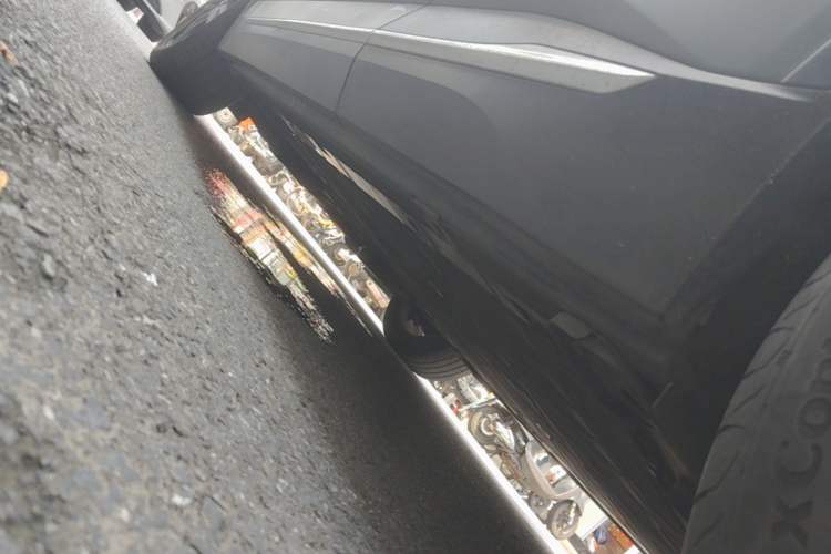 Used Nio ES6 2020 600 km Sport Edition Left Side Sill