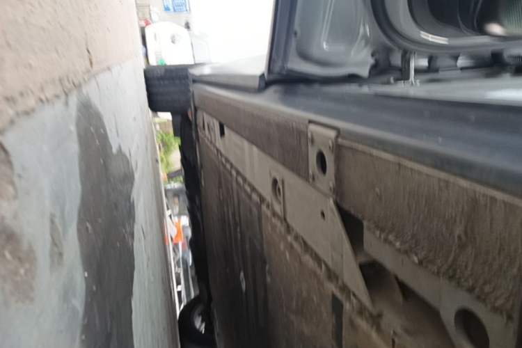 Used Nio ES6 2020 600 km Sport Edition Left Side Sill