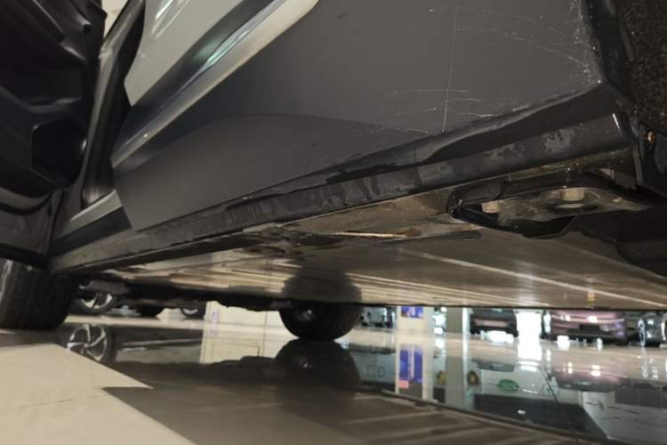 Used Nio ES6 2020 420 km Sport Edition Left Side Sill