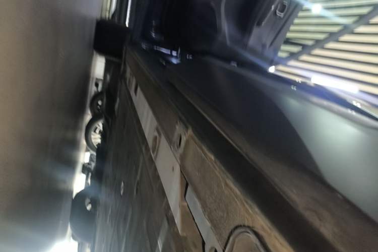Used Nio ES6 2020 600 km Sport Edition Left Side Sill