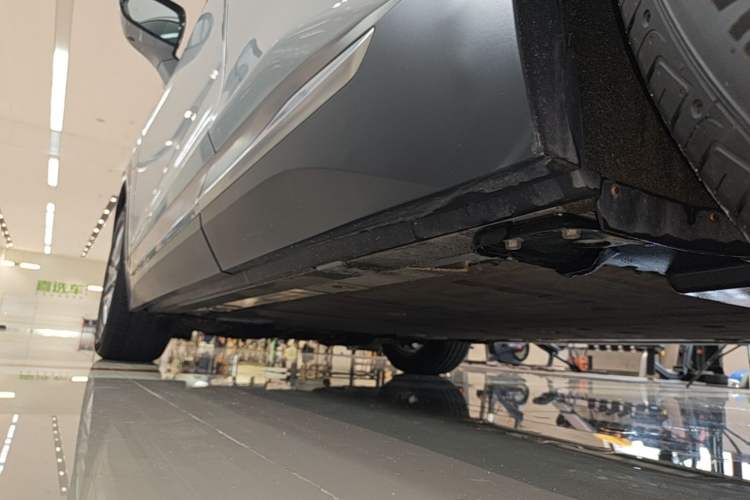 Used Nio ES6 2020 420 km Sport Edition Left Side Sill
