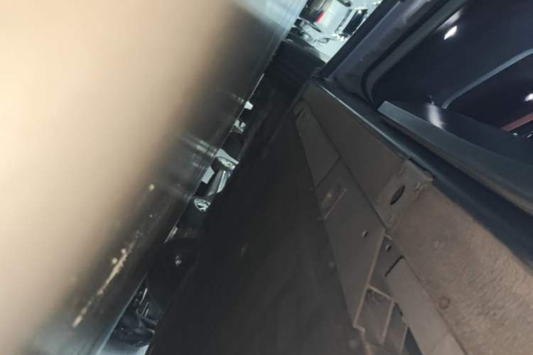 Used Nio ES6 2020 420 km Sport Edition Left Side Sill