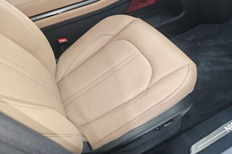 Used Nio ES6 2020 465 km Signature Edition Right Front Seat