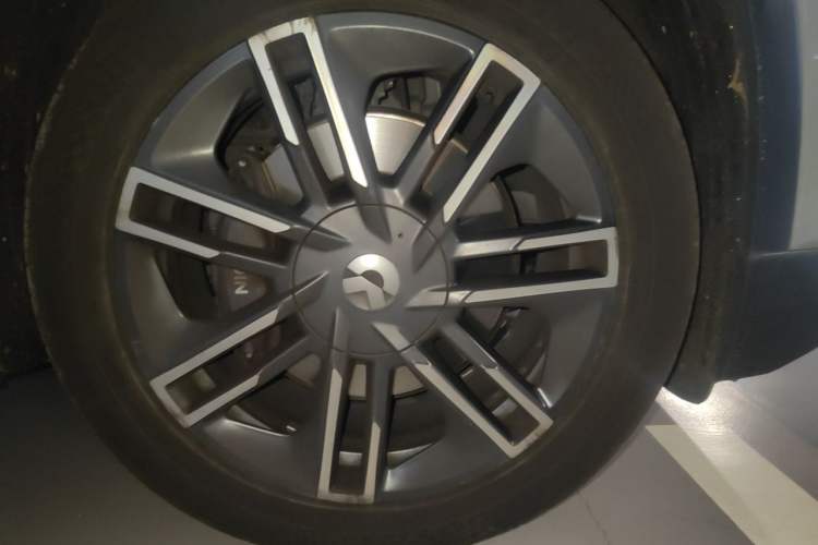Used Nio ES6 2020 420 km Sport Edition Right Front Wheel Hub
