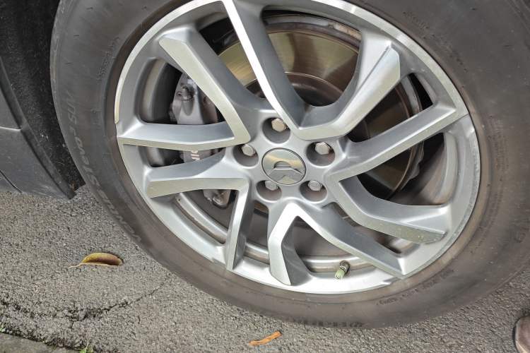 Used Nio ES6 2020 600 km Sport Edition Right Front Wheel Hub