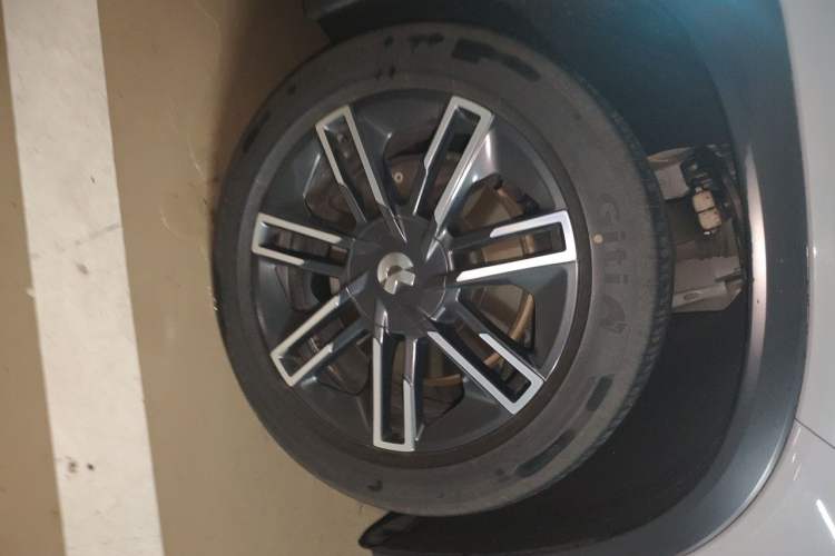 Used Nio ES6 2020 610 km Performance Version Right Front Wheel Hub