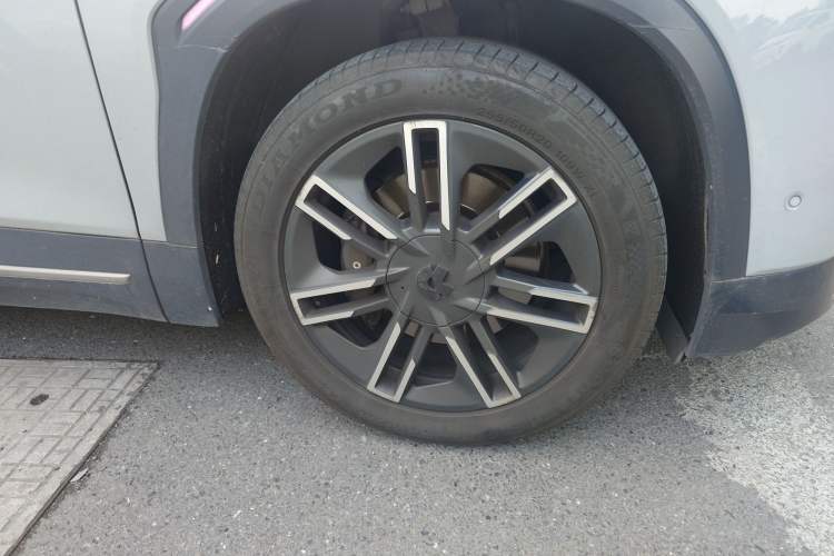 Used Nio ES6 2020 600 km Sport Edition Right Front Wheel Hub