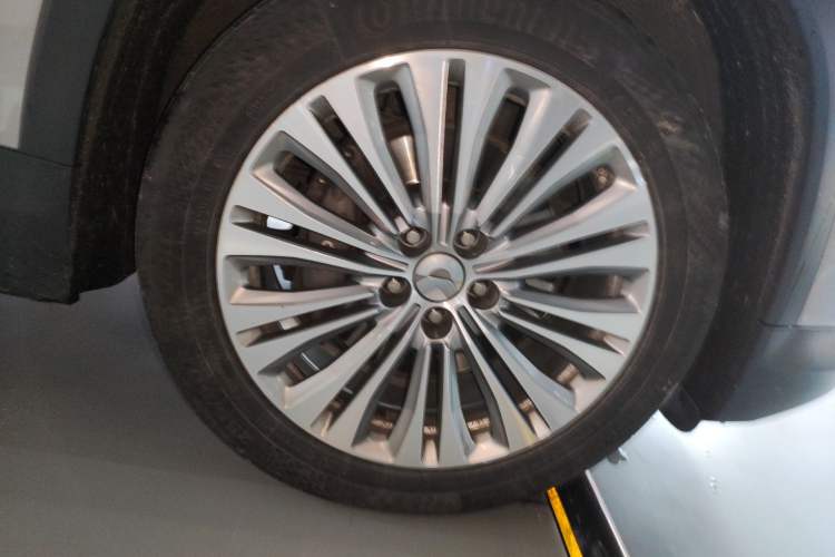 Used Nio ES6 2020 420 km Sport Edition Right Front Wheel Hub