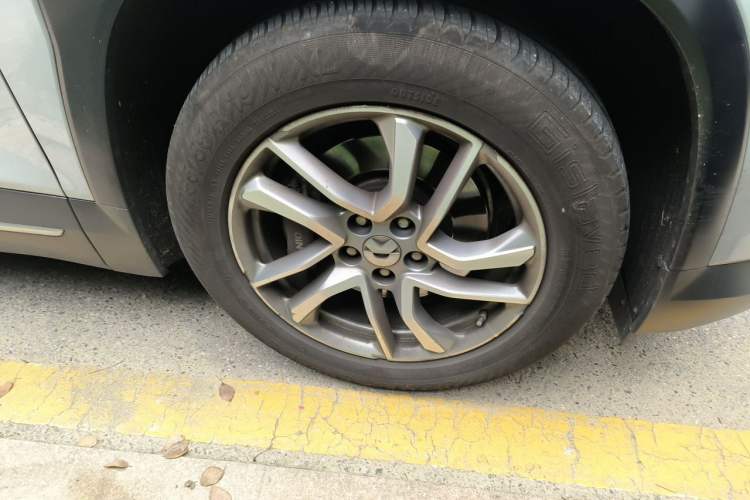 Used Nio ES6 2020 420 km Sport Edition Right Front Wheel Hub